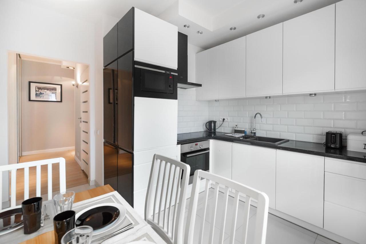 Bartycka Elegant Apartment Warsaw